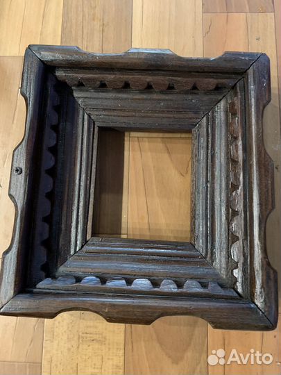 Резной киот для иконы 10,5х9,5 см