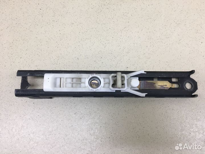 Механизм регулировки ремня безопасности Golf III/V