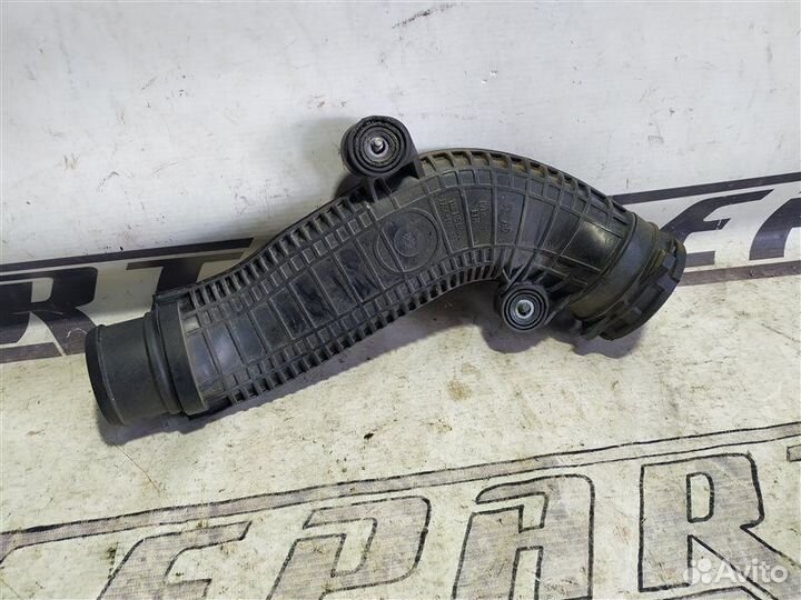 Патрубок интеркулера Volkswagen Passat B6 1.8 BZB