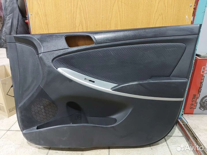 Обшивка двери передней Hyundai Solaris 1