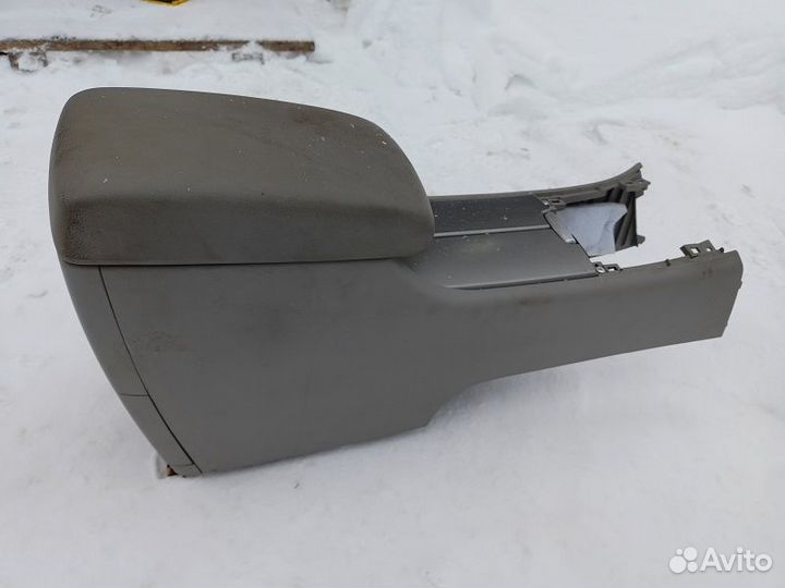 Подлокотник в сборе Subaru Tribeca WXF 2007-2013г