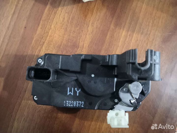 Замок двери opel astra h задний правый