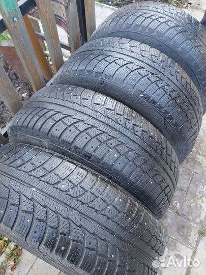 Gislaved Nord Frost 200 235/65 R17 102Q