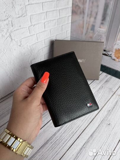 Обложка на паспорт Tommy кожаная