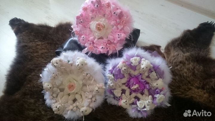 Букеты из конфет и мягких игрушек и мишки