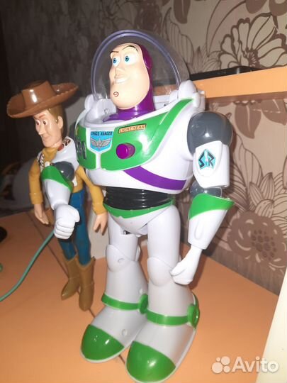 Базз Лайтер и ковбой Вуди