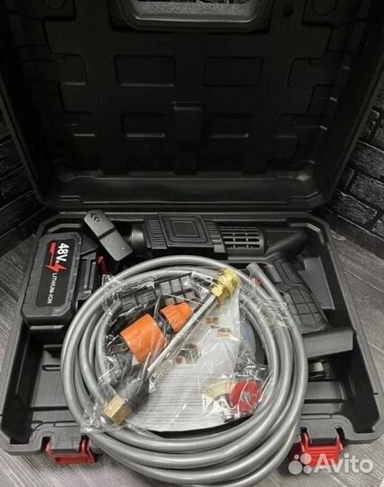 Аккумуляторна мойка высокого давления