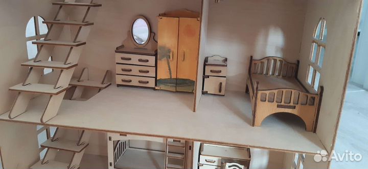 Деревянный домик + мебель