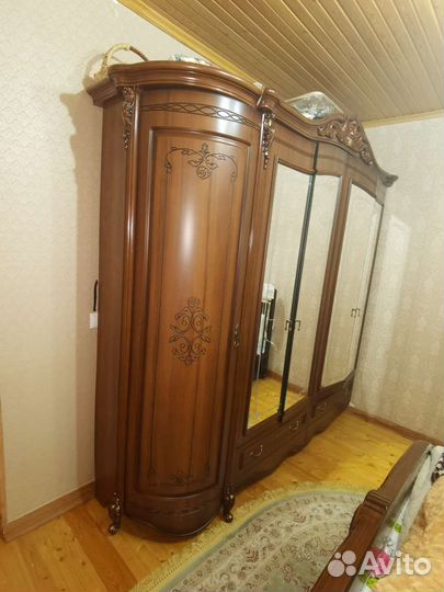 Спальный гарнитур