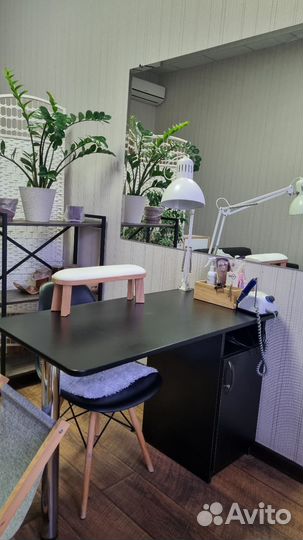 Маникюрный стол бу