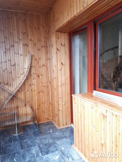 Дизайнерская напольная вешалка для одежды