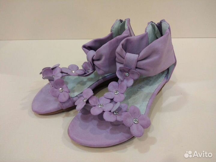Туфли для девочки новые