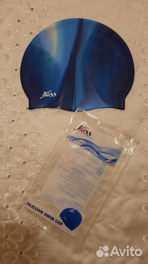 Купальник слитный и шапочка для бассейна