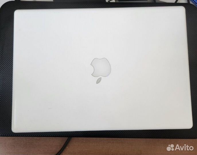 Белый Apple MacBook А1181