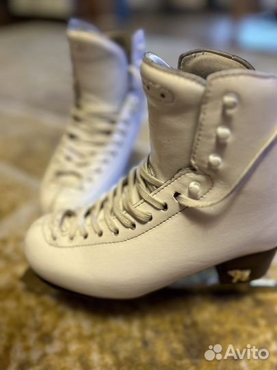 Фигурные коньки risport RF2