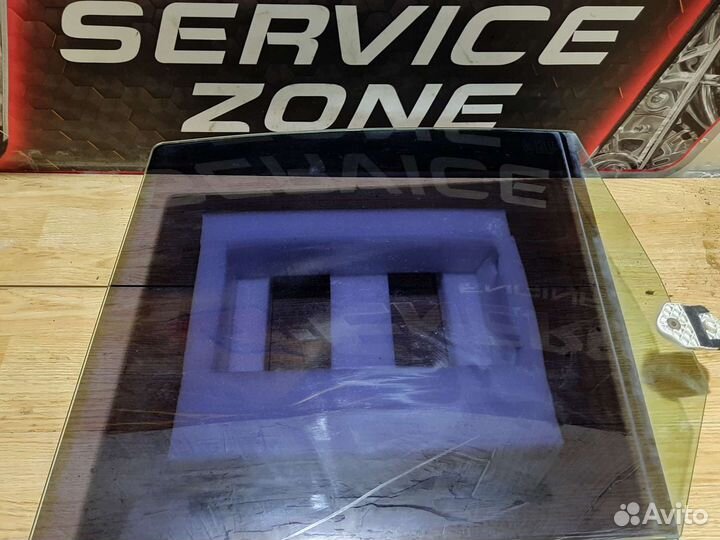 Стекло задней правой двери Land Rover Discovery 3