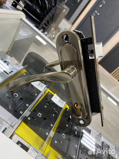 Замок врезной Apecs 1223/60