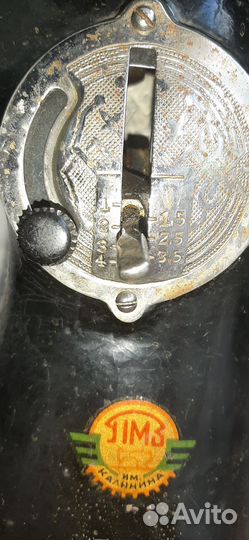 Старинная швейная машинка