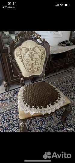 Стол со стульями