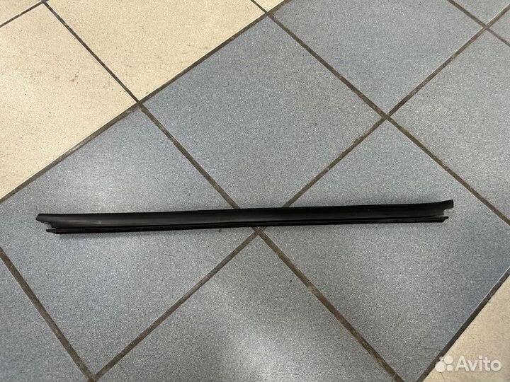 Молдинг заднего правого стекла внутренний Дастер