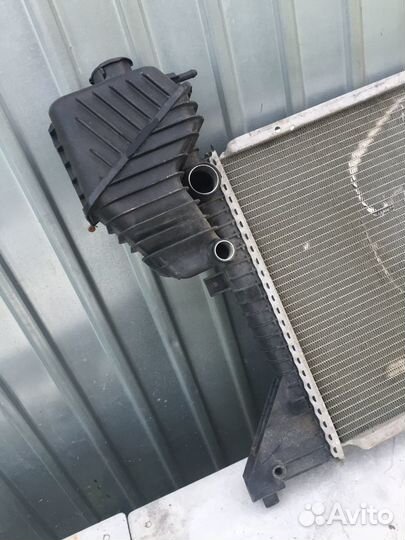 Радиатор охлаждения Behr Mercedes 166
