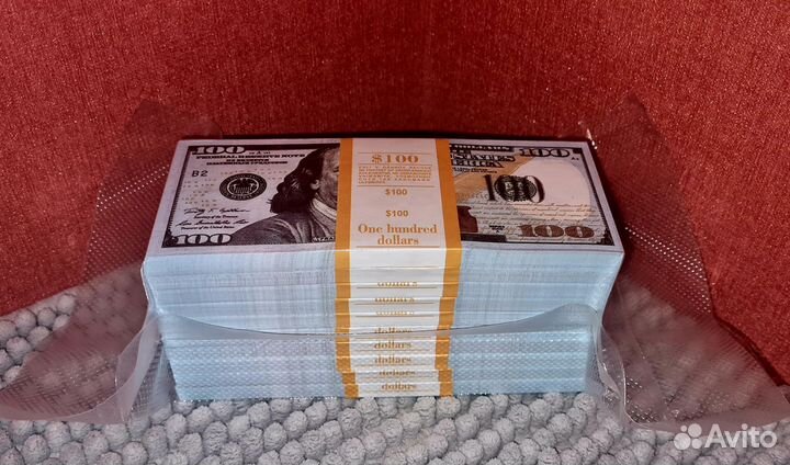 Сувенирные деньги в вакууме 100 долларов