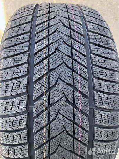 Sonix WinterXPro 999 275/40 R21 128U