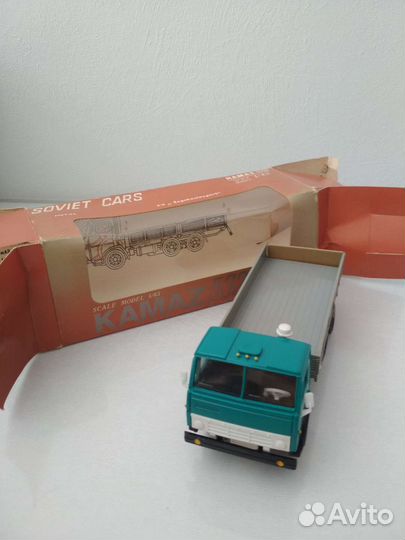 Модель автомобиля 1:43