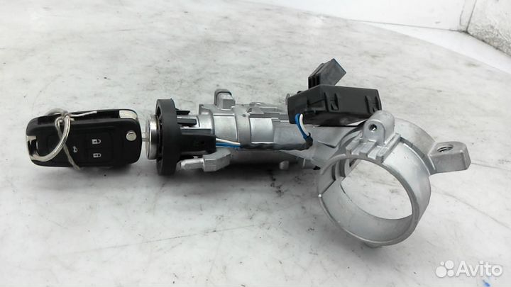 Замок зажигания на Opel Astra J