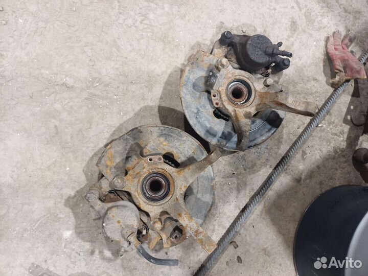 Поворотный кулак Мицубиси RVR 93 года