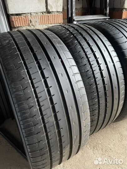 Accelera PHI 2 245/40 R20 и 275/35 R20