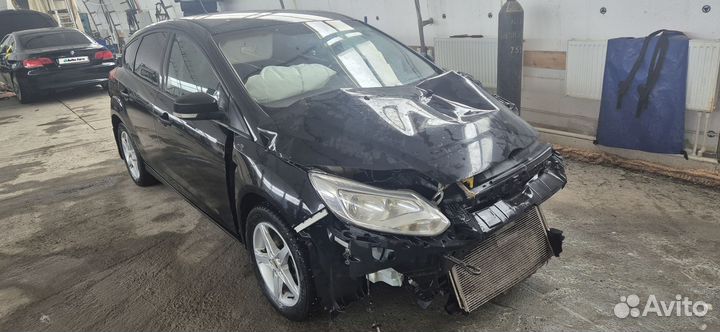 Ford Focus 1.6 МТ, 2011, битый, 220 000 км