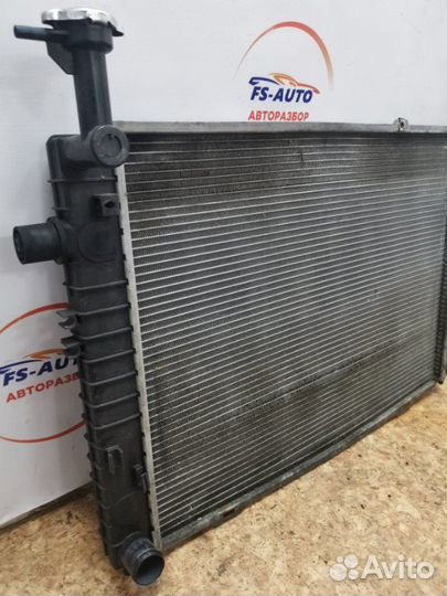 Радиатор охлаждения двигателя Kia Sportage 2 SUV