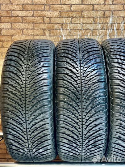 Goodyear Vector 4Seasons Gen-2 215/55 R16 93V