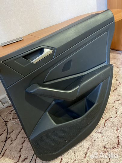 Обшивка задней двери Volkswagen Jetta 7