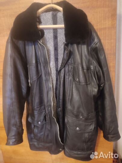 Кожаная куртка с цигейковым воротником