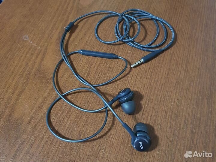 Наушники с микрофоном