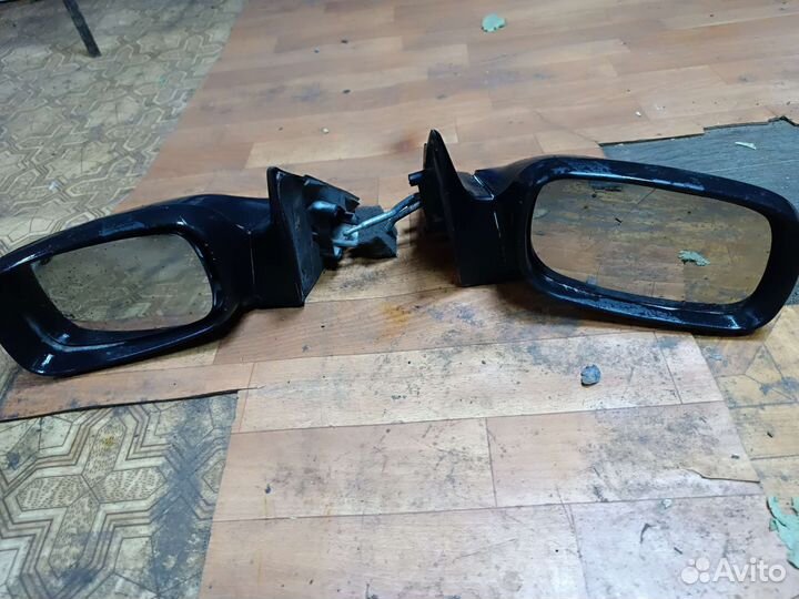 Боковое зеркало