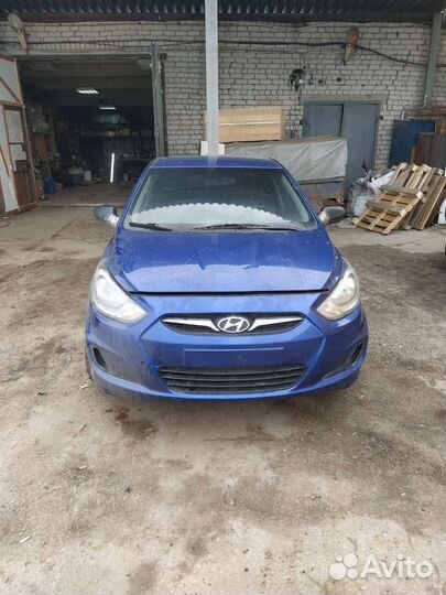 В разборе Hyundai Solaris 1