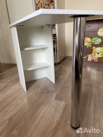 Стол для маникюра бу