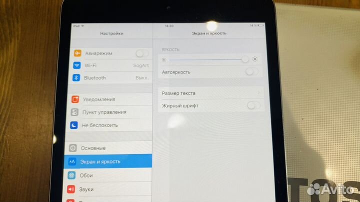 Ноутбук Toshiba, планшет iPad, iPhone 4, 5 и 5s