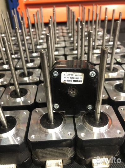 Шаговый двигатель