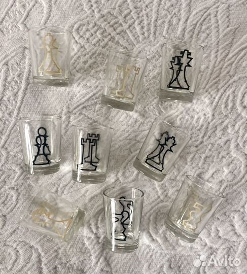Шахматы (пьяные) стеклянные стаканчики размер доск