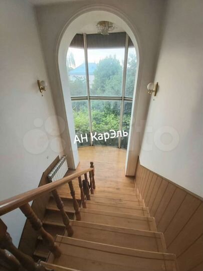 Дом 197 м² на участке 2 сот.