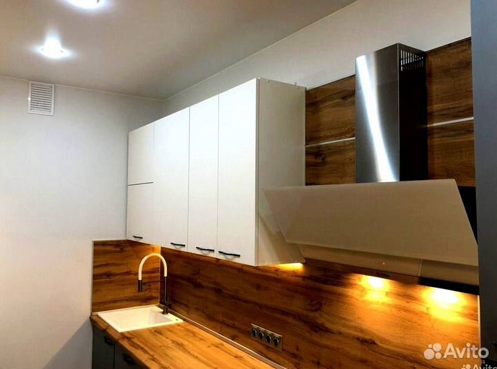 Угловой кухонный гарнитур современный