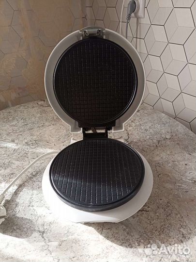 Электрическая вафельница б/у