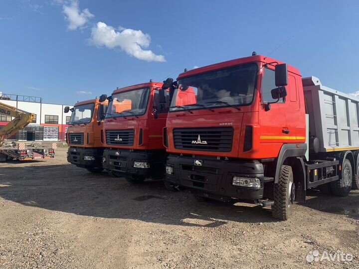 Водитель самосвала