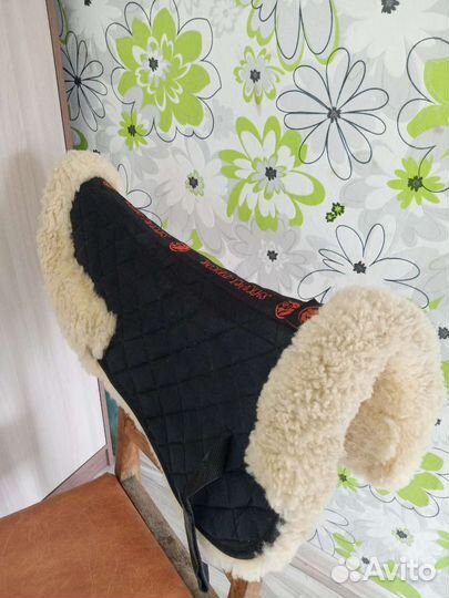 Меховушка под седло для лошади