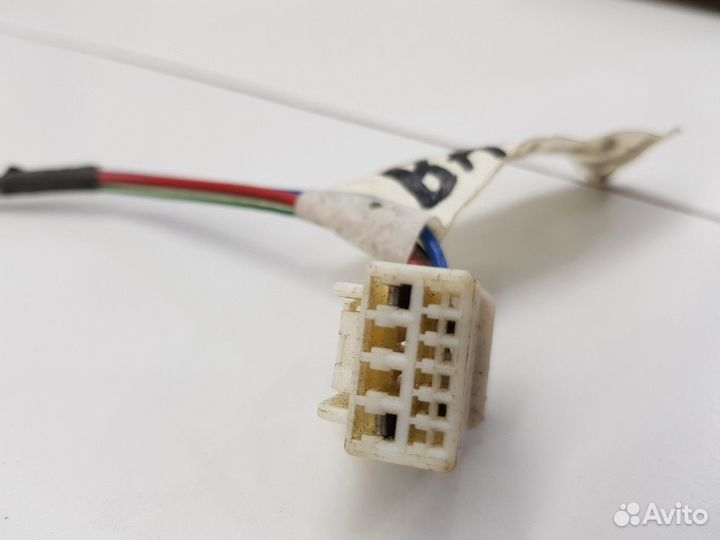 Электропроводка задней правой двери (Pontiac Vibe)