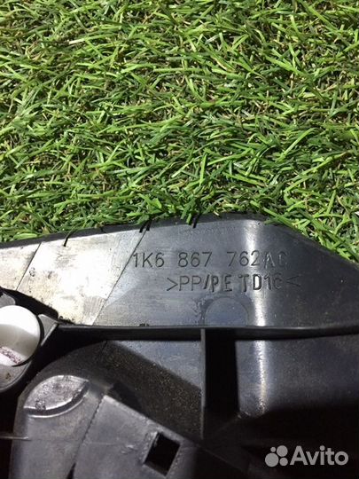 Обшивка багажника задняя правая Volkswagen Golf R